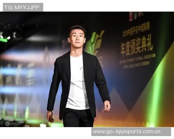 韦世豪：从青涩小将到足球明星的成长之路与辉煌成就